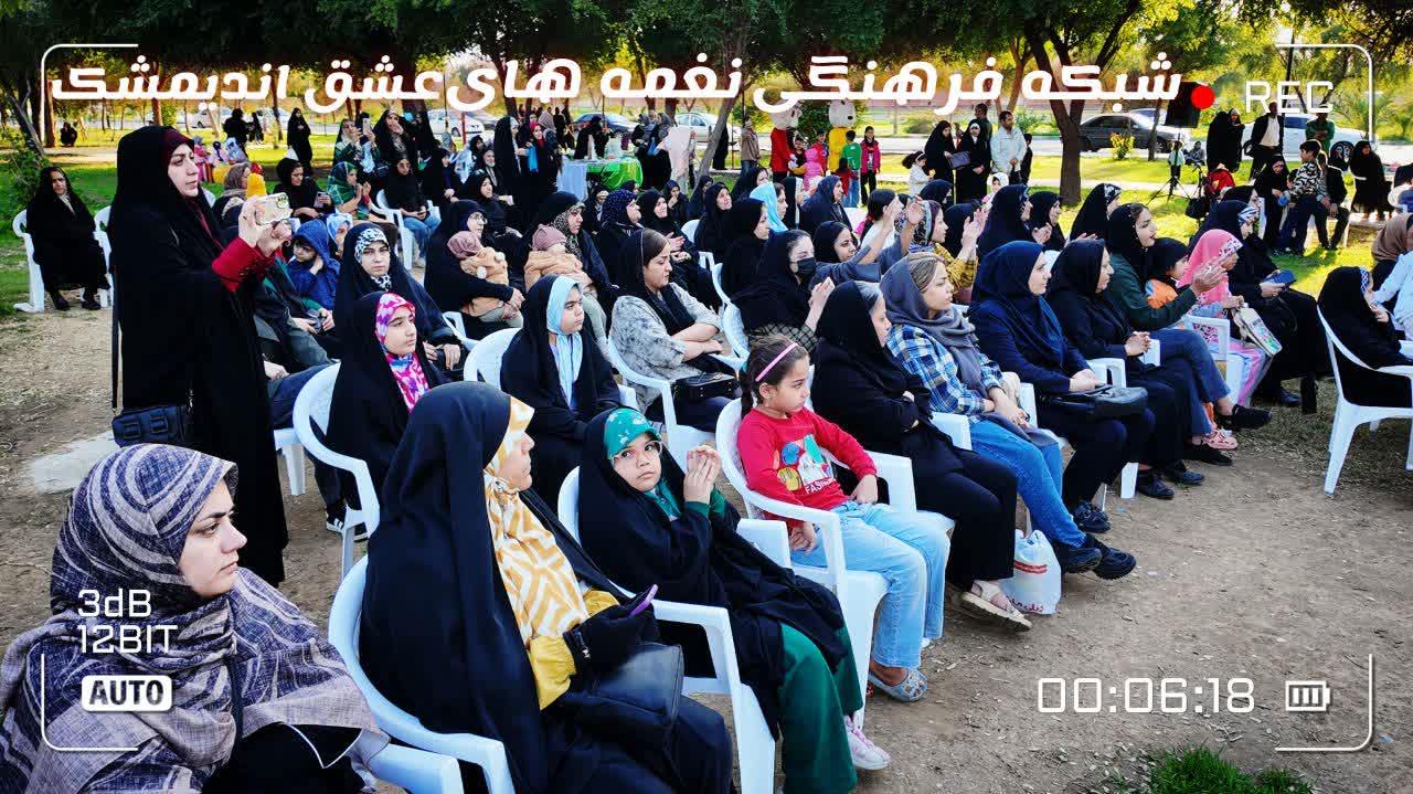 مراسم دورهمی خانوادگی با عنوان کافه شادی مهدوی به مناسبت نیمه شعبان و دهه فجر و هفته ی جوان در اندیمشک برگزار شد.